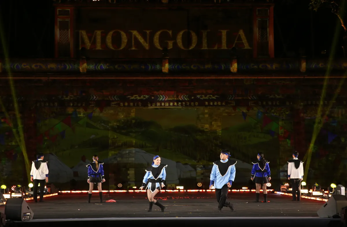 Khai mạc Lễ hội Văn hóa Thế giới tại Hà Nội: Hòa sắc năm châu giữa lòng di sản - Ảnh 11.