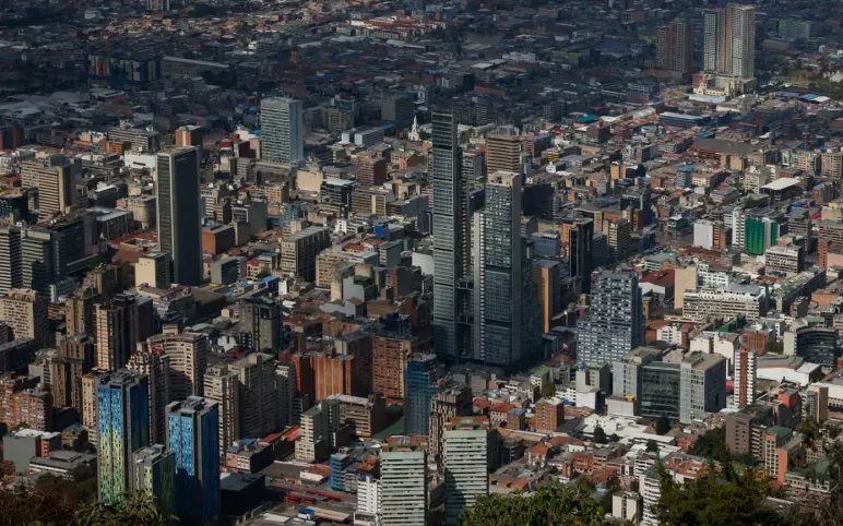 Các ông Yendri Omar Velásquez Rodríguez và Luis Alejandro Peche Arteaga đã bị bắn khi họ rời khỏi một tòa nhà ở phía Bắc Bogotá, Colombia (Ảnh: Anadolu/Getty)