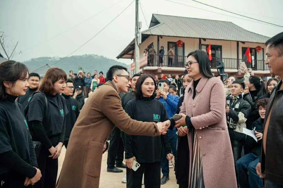 Cùng Quỹ Tấm lòng Việt, M-TP Entertainment tham gia hỗ trợ bà con vượt qua khó khăn sau bão lũ- Ảnh 1.