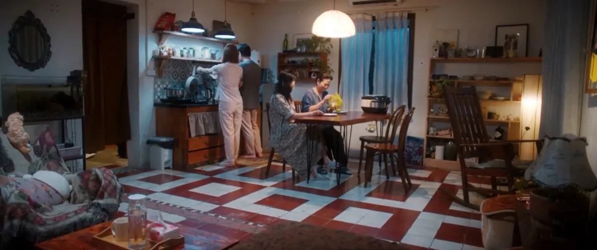 Gió ngang khoảng trời xanh - Tập 23: Đơn ly hôn chưa ráo mực, Lam đã có trai trẻ chăm như công chúa - Ảnh 12.