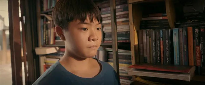 Cách em 1 milimet - Tập 7: Đám trẻ dốc lòng kiếm tiền giúp bạn mổ tim, bài viết của Tú được đăng báo - Ảnh 1.