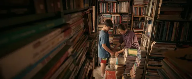 Cách em 1 milimet - Tập 7: Đám trẻ dốc lòng kiếm tiền giúp bạn mổ tim, bài viết của Tú được đăng báo - Ảnh 2.