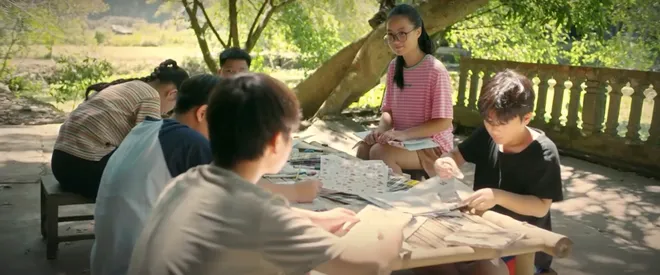 Cách em 1 milimet - Tập 8: Biên tạm biệt bạn bè đi vào miền Nam với bố - Ảnh 4.