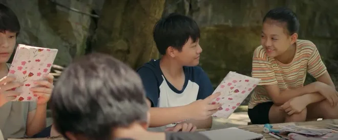 Cách em 1 milimet - Tập 8: Biên tạm biệt bạn bè đi vào miền Nam với bố - Ảnh 5.