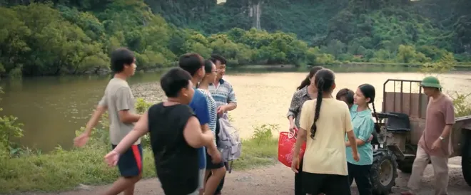 Cách em 1 milimet - Tập 8: Biên tạm biệt bạn bè đi vào miền Nam với bố - Ảnh 6.