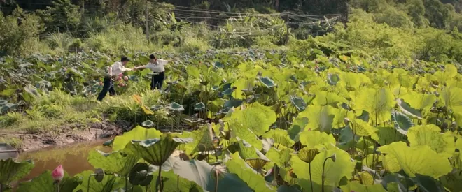 Cách em 1 milimet - Tập 8: Biên tạm biệt bạn bè đi vào miền Nam với bố - Ảnh 7.