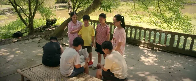 Cách em 1 milimet - Tập 8: Biên tạm biệt bạn bè đi vào miền Nam với bố - Ảnh 21.