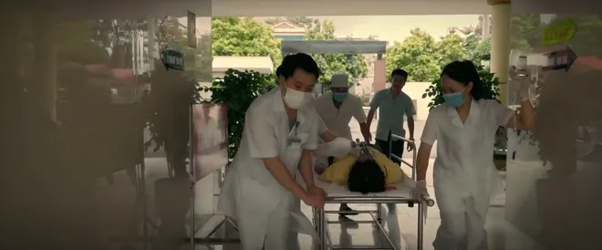 Cách em 1 milimet: Bách gặp tai nạn nghiêm trọng, quên hết những người thân yêu- Ảnh 7.