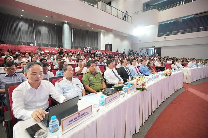 Thi tốt nghiệp THPT sớm để giảm áp lực, đỡ tốn kém- Ảnh 2.