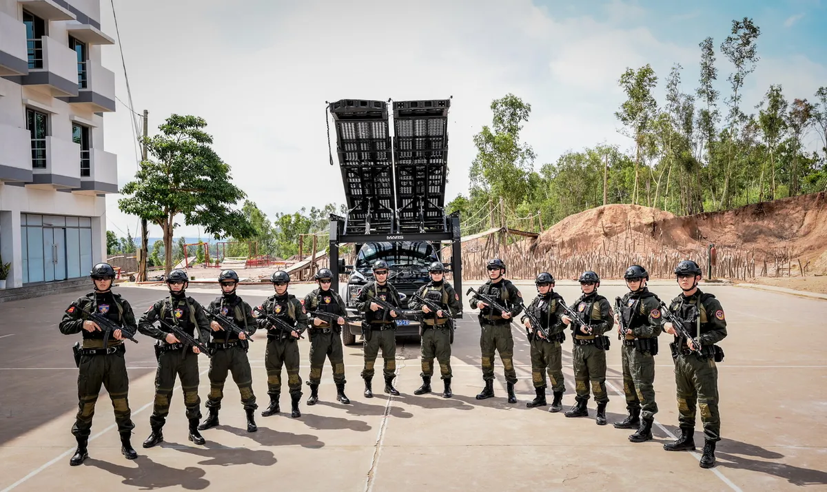 Thử thách leo dây đu tường và nhiệm vụ truy quét khủng bố khiến các Chiến sĩ quả cảm chỉ biết... cầu nguyện - Ảnh 3.