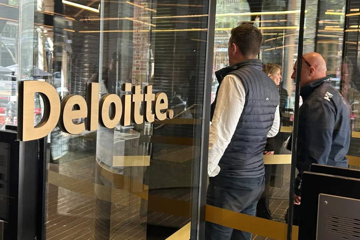 Một Big Four dùng AI viết báo cáo, nhiều lỗi bịa đặt và phải hoàn tiền, ngành kiểm toán đứng trước khủng hoảng niềm tin - Ảnh 1.