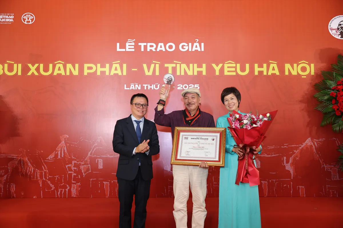 Giải thưởng Bùi Xuân Phái 2025: Nhạc sĩ Trần Tiến được vinh danh Giải thưởng Lớn - Ảnh 1.