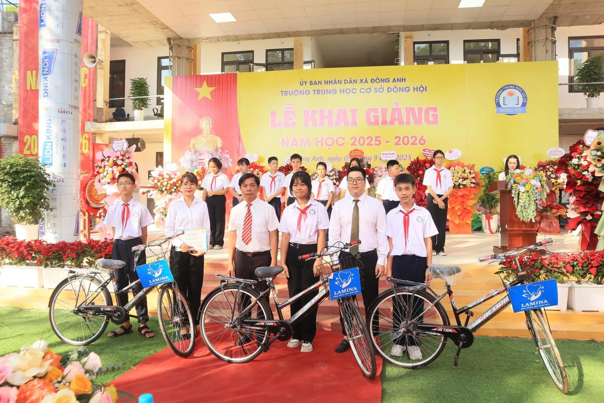 Hơn 1.000 học sinh trường THCS Đông Hội tham dự lễ khai giảng đặc biệt năm 2025 - 2026- Ảnh 3.