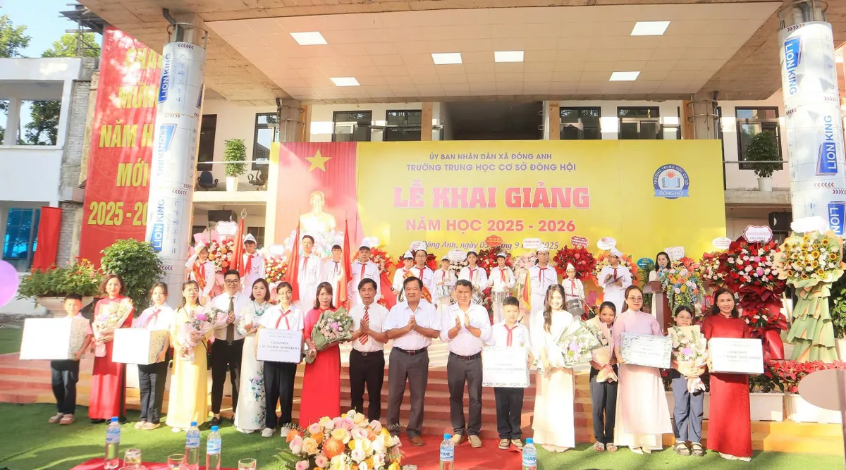 Hơn 1.000 học sinh trường THCS Đông Hội tham dự lễ khai giảng đặc biệt năm 2025 - 2026- Ảnh 4.