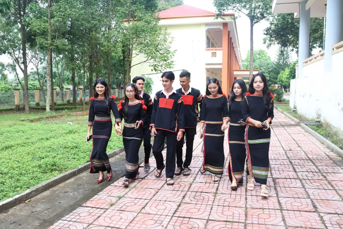 Niềm vui ngày khai giảng lan tỏa từ vùng biên giới đến miền biển- Ảnh 2.