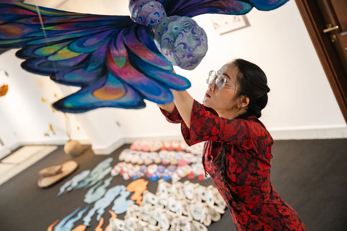 Sức sống mới cho giấy dó truyền thống- Ảnh 1.