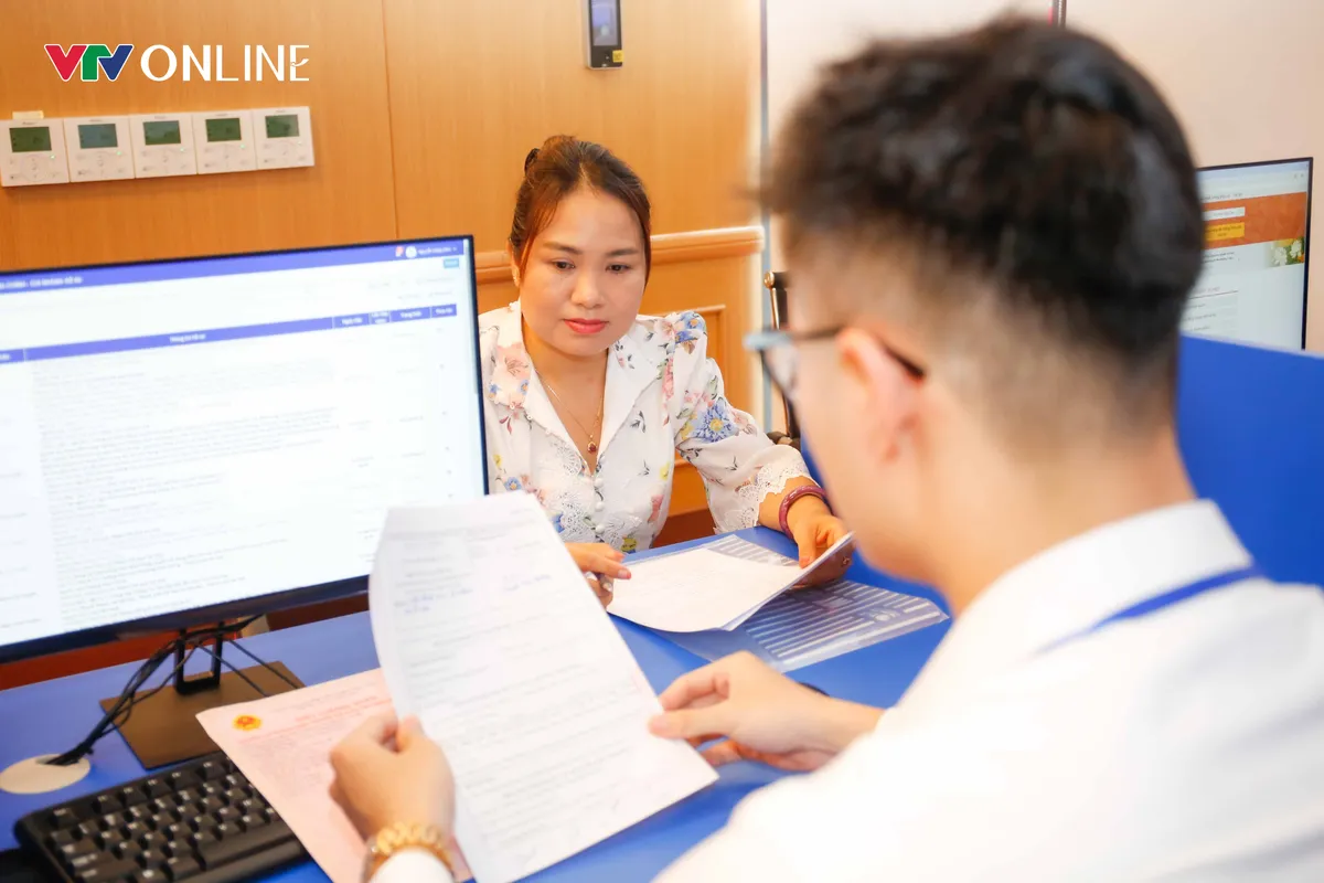 Triển khai điểm tư vấn, hỗ trợ dịch vụ hành chính công tại điểm giao dịch ngân hàng - Ảnh 1.