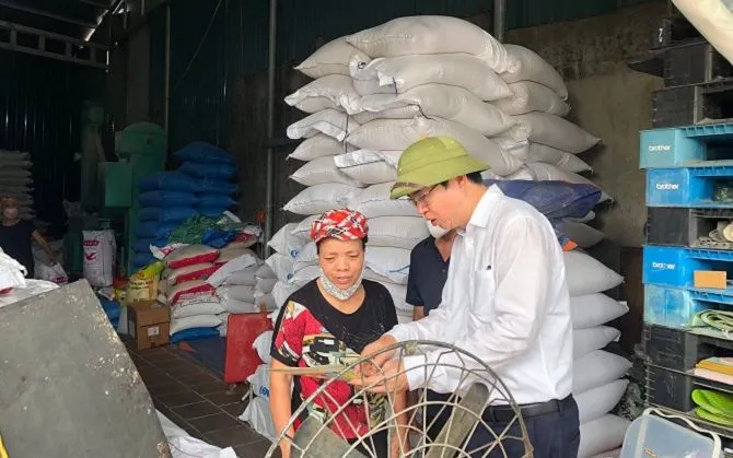 Truyền thông về phòng chống dịch bệnh sốt xuất huyết cho người dân. Ảnh: Sở Y tế Hà Nội