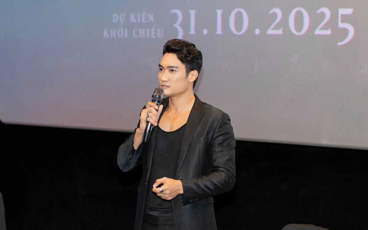 Lương Gia Huy trong buổi giới thiệu phim sắp ra mắt Bịt mắt bắt nai của đạo diễn Hoàng Thơ