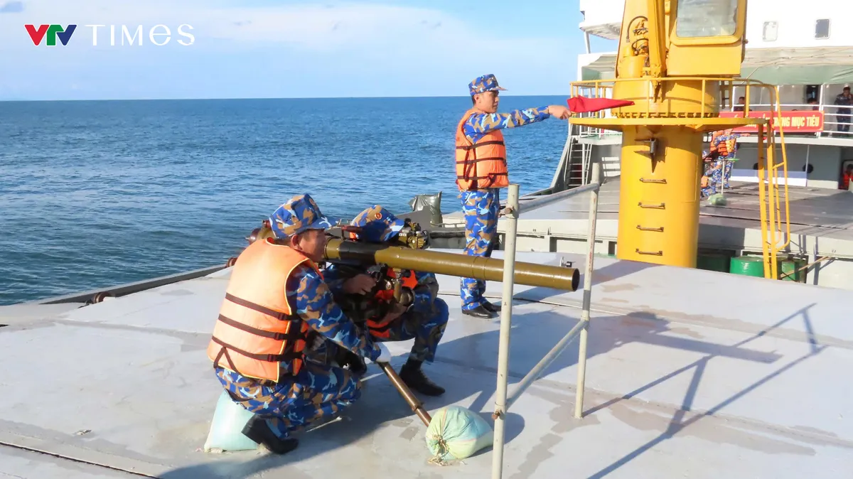 Vùng 2 Hải quân kiểm tra bắn đạn thật trên biển đạt kết quả 100% khá giỏi- Ảnh 4.