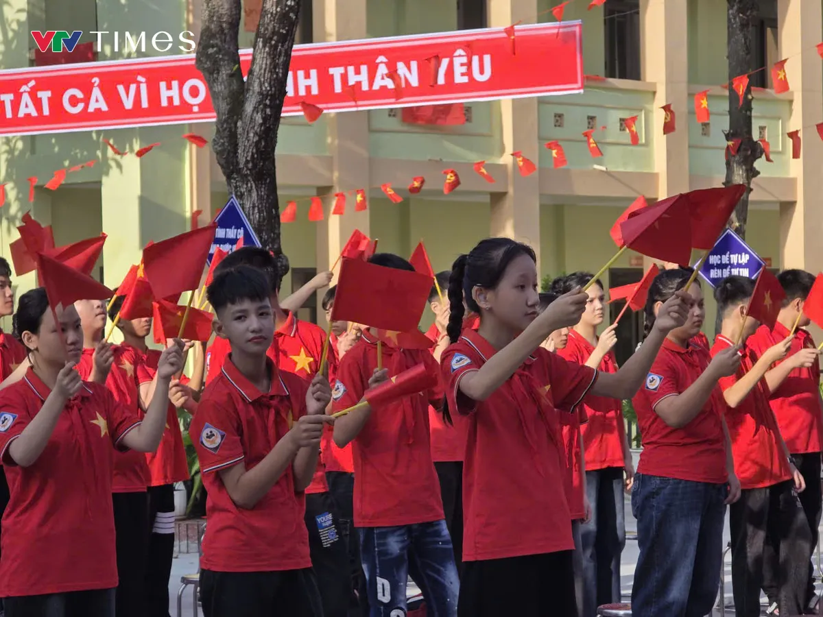 Lễ khai giảng đặc biệt của học sinh khuyết tật Đất Tổ - Ảnh 6.