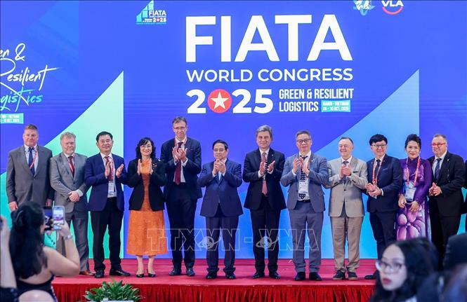 Thủ tướng Phạm Minh Chính: Thực hiện 5 đẩy mạnh để phát triển logistics toàn cầu theo hướng xanh, số và bền vững - Ảnh 6.