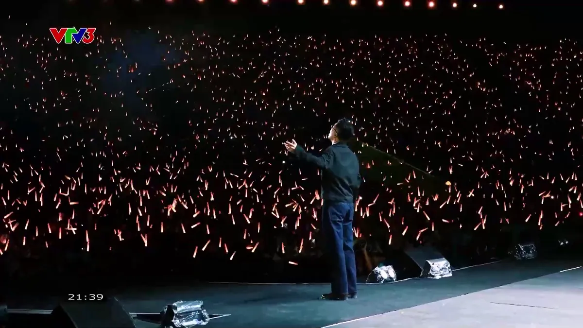 Vũ. mang loạt hit biến sân khấu V Fest thành “biển đồng ca” của 22.000 khán giả - Ảnh 5.