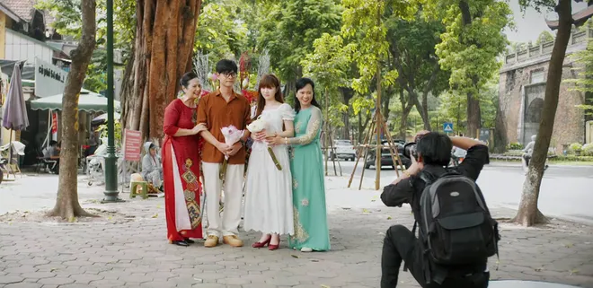 Gió ngang khoảng trời xanh - Tập 24: Tặng dây chuyền hơn 100 triệu, 'tổng tài' qua đêm ở phòng trọ của Ngân - Ảnh 9.