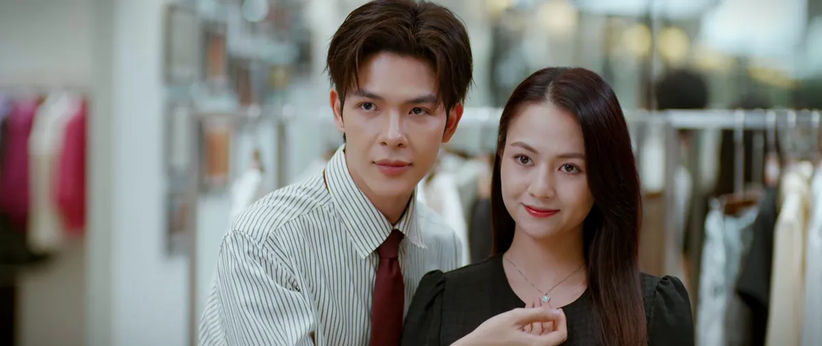 Gió ngang khoảng trời xanh - Tập 25: Bạn trai quẹt thẻ không nhìn giá, còn pha nước ngâm chân khiến Ngân say đắm- Ảnh 2.