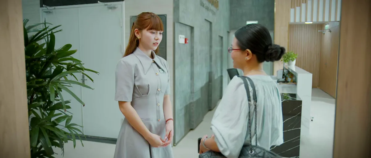 Gió ngang khoảng trời xanh - Tập 25: Bạn trai quẹt thẻ không nhìn giá, còn pha nước ngâm chân khiến Ngân say đắm- Ảnh 13.