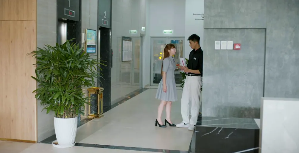 Gió ngang khoảng trời xanh - Tập 25: Bạn trai quẹt thẻ không nhìn giá, còn pha nước ngâm chân khiến Ngân say đắm- Ảnh 14.