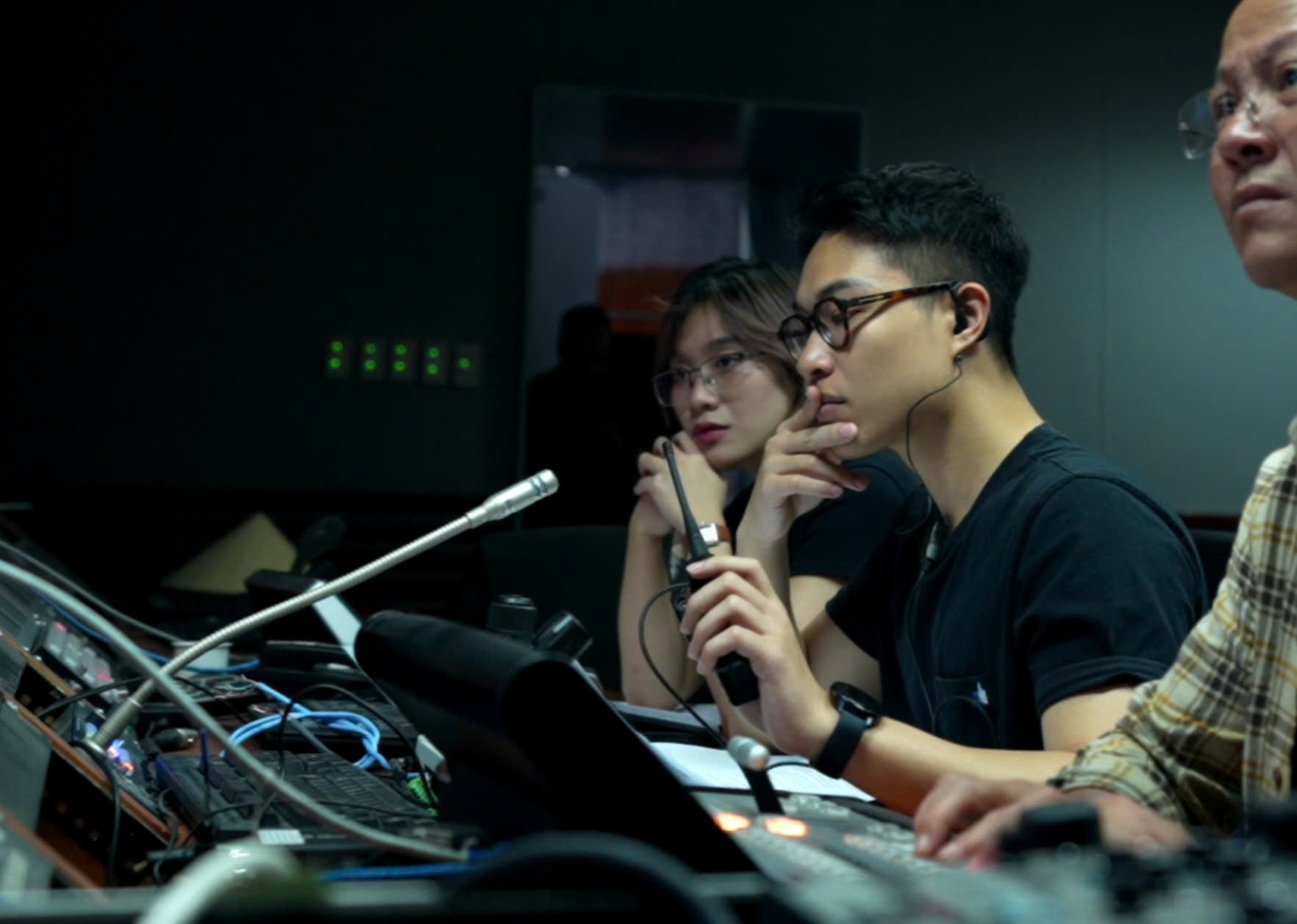 Nam MC 9.0 IELTS 'cực hút' trên kênh Vietnam Today - Ảnh 2.