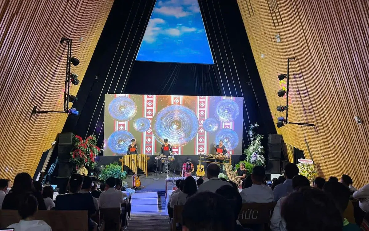 Xúc tiến, quảng bá, hợp tác phát triển du lịch Hà Nội và các tỉnh miền Trung - Tây Nguyên.