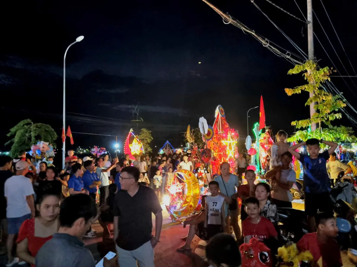 Khánh Hoà: Sắc màu lồng đèn truyền thống ở thành cổ Diên Khánh- Ảnh 8.