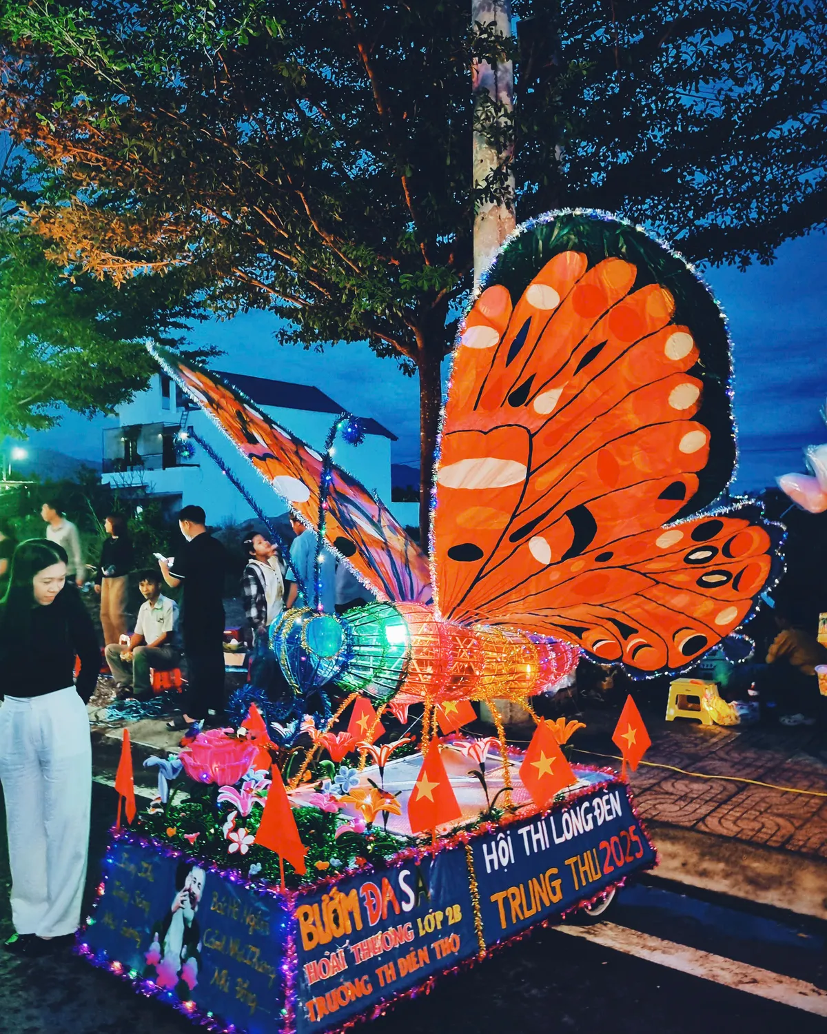 Khánh Hoà: Sắc màu lồng đèn truyền thống ở thành cổ Diên Khánh- Ảnh 1.